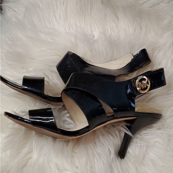 Michael Kors Joselle Open Toe Black Patent Leather Sandals Heels 7 MK shoe gold - Picture 3 of 11